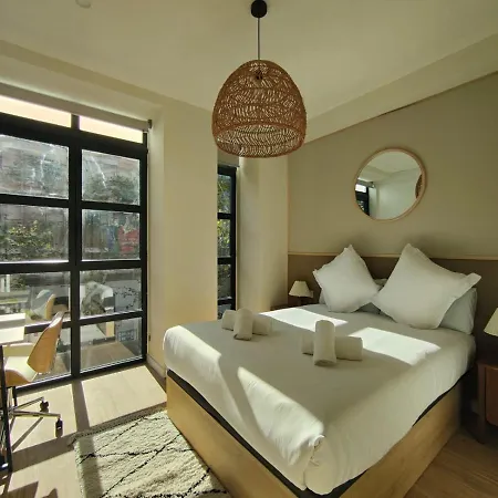 Mr Luxury Born 1br With Balcony Apartment *