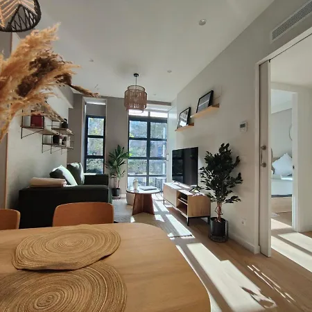 Mr Luxury Born 1br With Balcony Barcelona