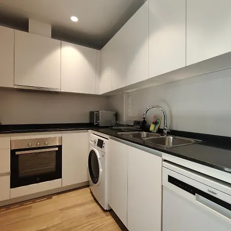 Mr Luxury Born 1br With Balcony