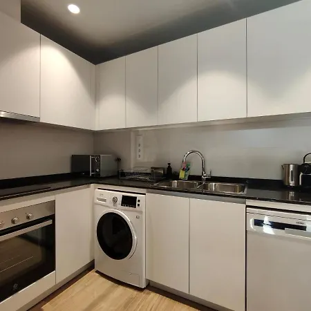 Mr Luxury Born 1br With Balcony Apartment *